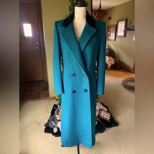 EUC Vintage 100% Wool-Teal Green/Black Velvet collar full length coat-lined